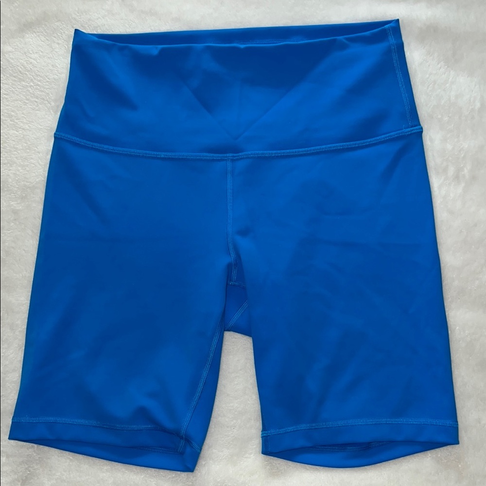 Lululemon Women's wander train 8” bike shorts!